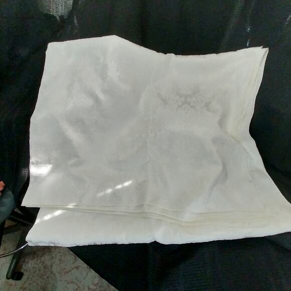 VINTAGE IVORY DAMASK FLORAL PATTERNED FULL SIZE TABLECLOTH, SATINY GORGEOUS! - Picture 9 of 12